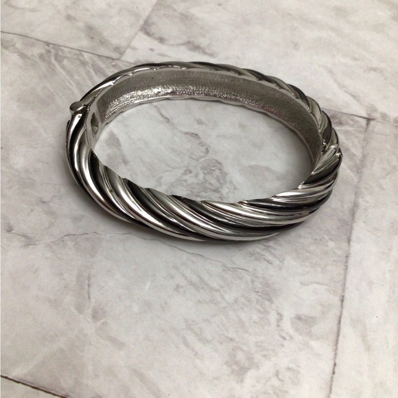 BUTLER Vintage 1980’s Silver and Black tone cuff bracelet - Picture 1 of 6